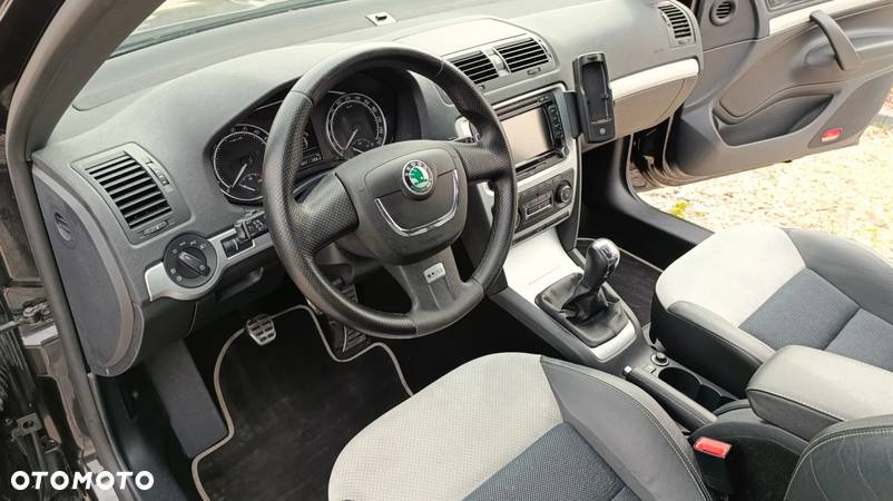 Skoda Octavia Combi 2.0 TDI CR DPF RS - 26