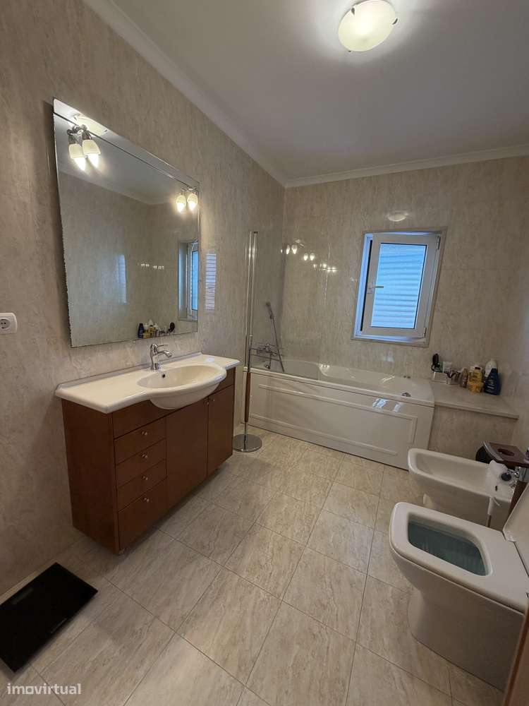 MORADIA INDEPENDENTE - EXCELENTE ESTADO E OPTIMA LOCALIZAÇÃO - Grande imagem: 4/26