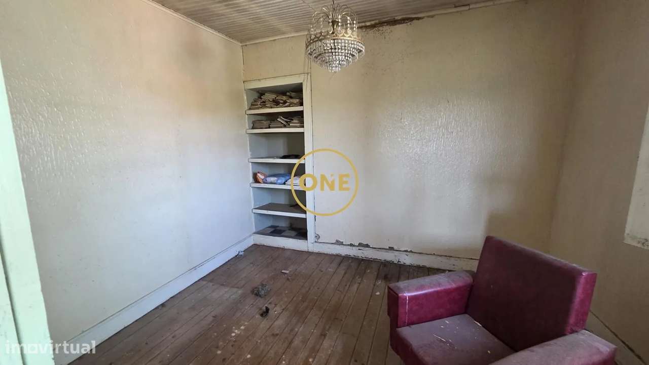 Moradia T4 para Restauro em Lousado com Projeto Aprovado-32