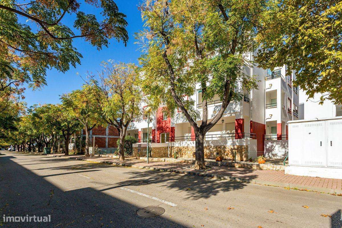 Apartamento T2 com Grandes Varandas e estacionamento no Mato Santo Esp-21