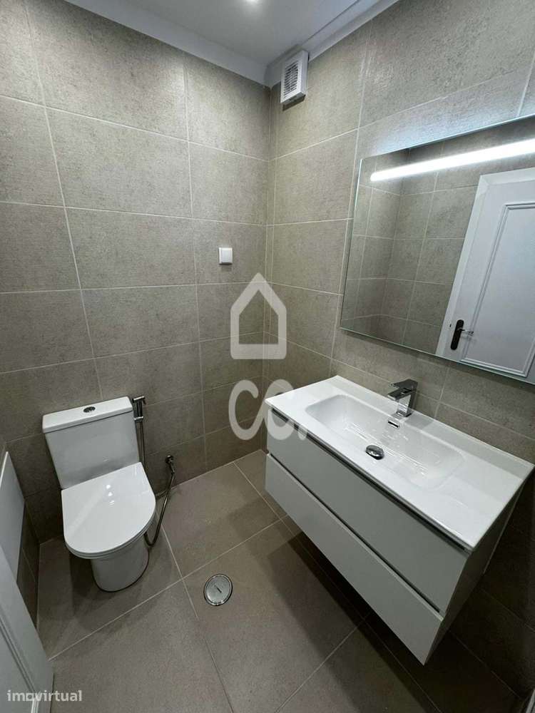 Apartamento T3 com Varanda e Arrecadação em Feijó-12