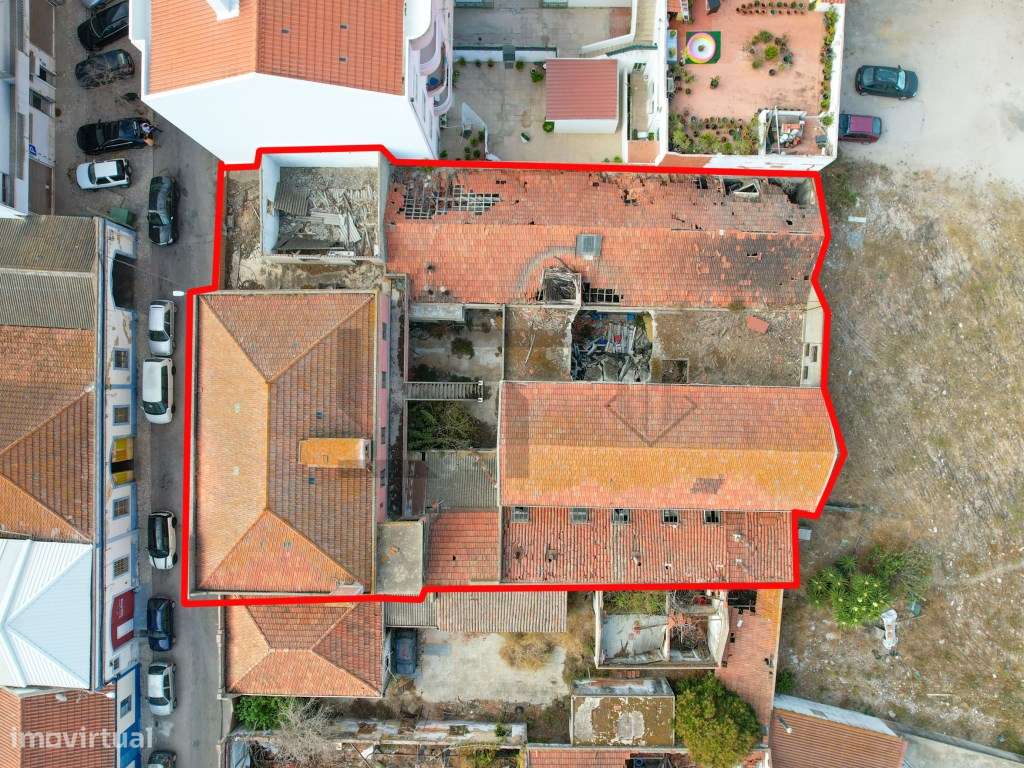 Prédio para Obras, Rendimento 14%, para Venda no Montijo - Grande imagem: 2/57