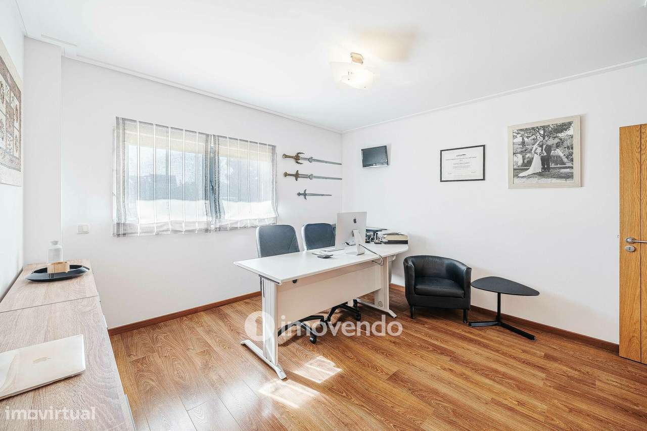 Apartamento T4 Duplex, com estacionamento e arrecadação, no Barreiro-13