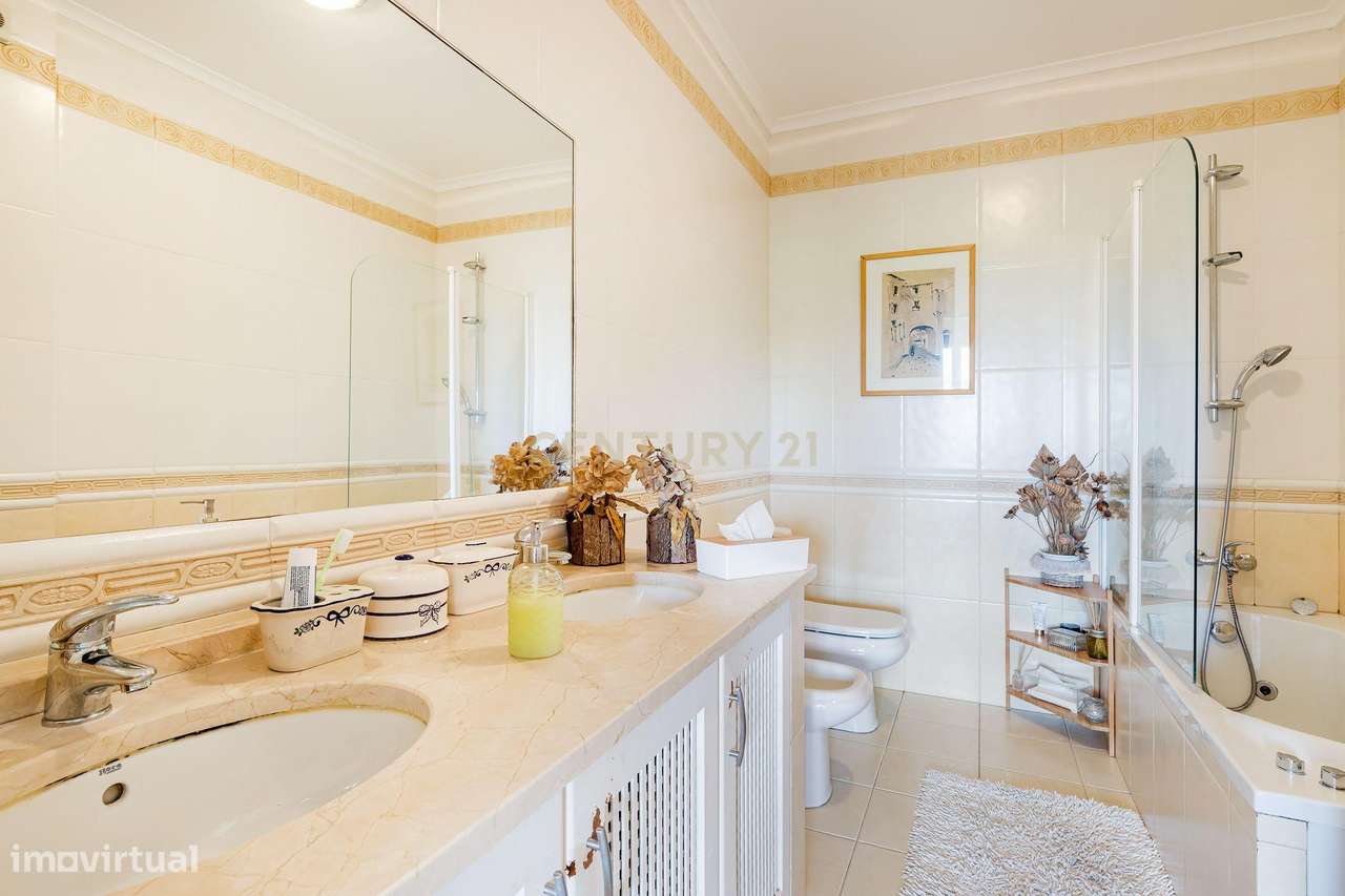 Moradia T3 Cascais venda | Jardim Privativo e Vista para o Parque Natu-18