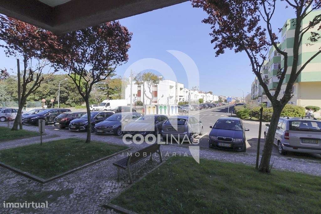 Apartamento T3 transformado em T2 no Borel.-24