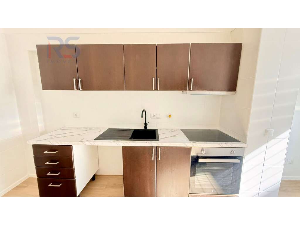 T3 renovado c/varanda e garagem (2 andar sem elevador)-7