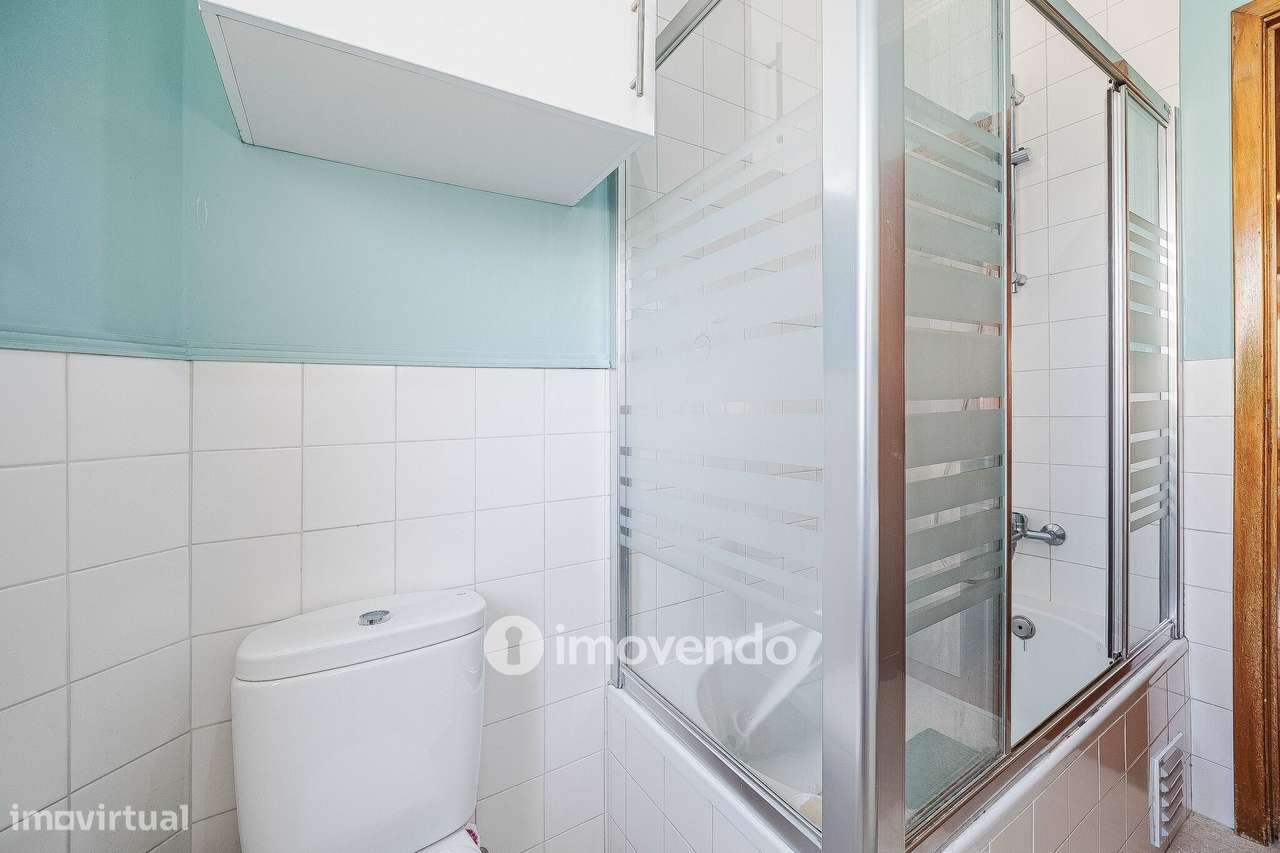 Apartamento T2 com cozinha equipada, na Amadora-32