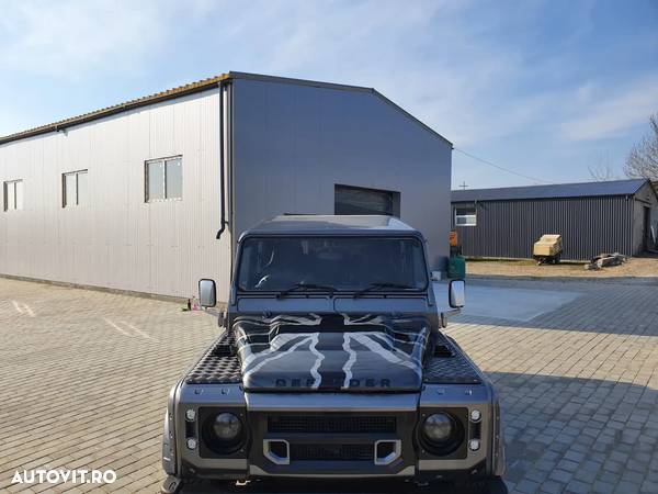 Land Rover Defender 110 S/W - 21