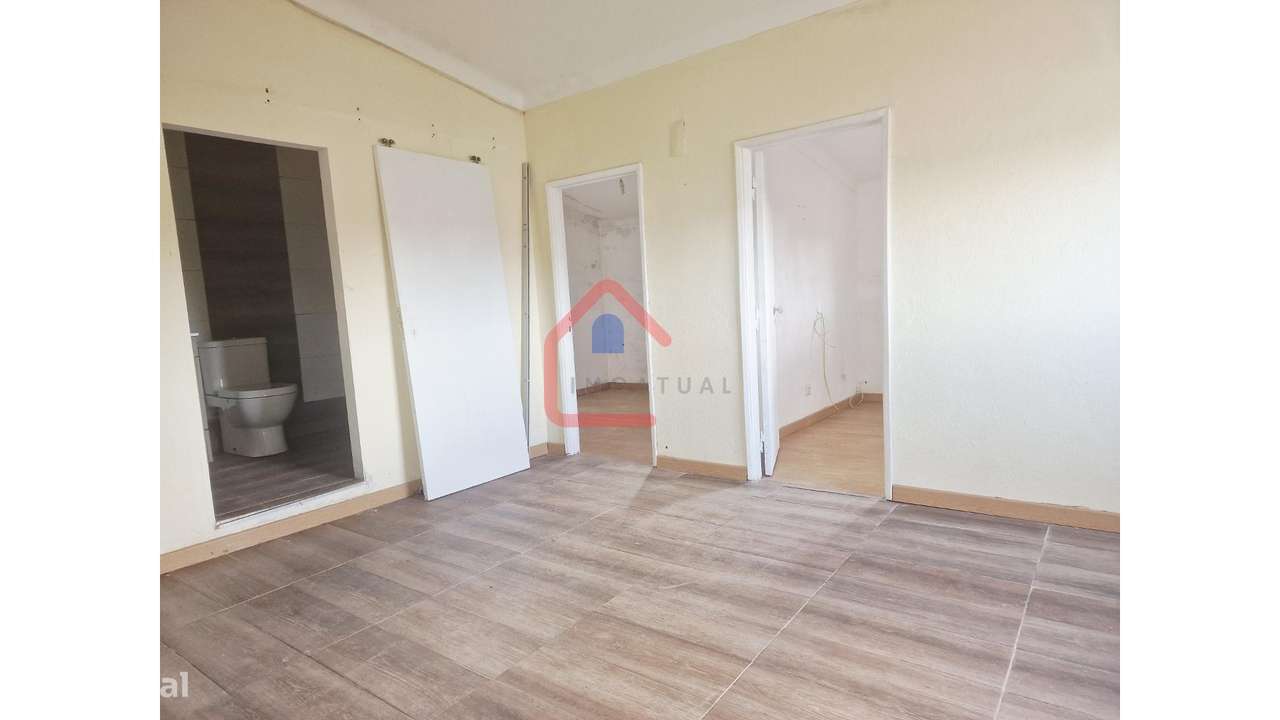 Moradia para Restaurar em Sesimbra-17