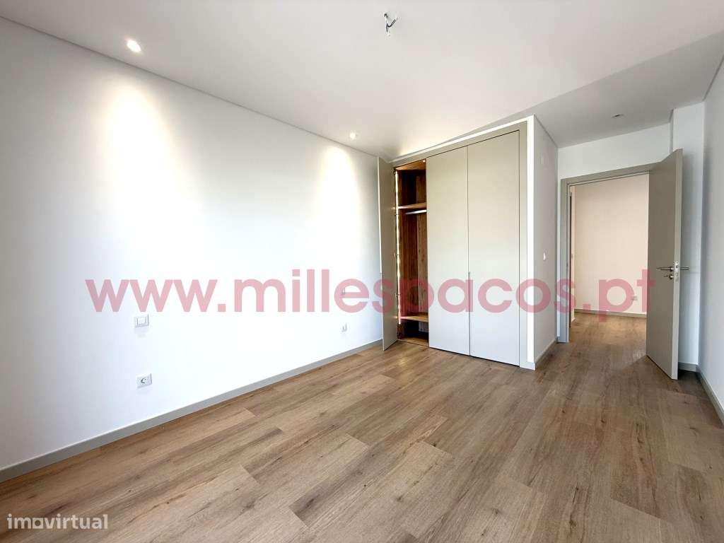 Duplex T3+1 Novo - Garagem individual e Terraço-44