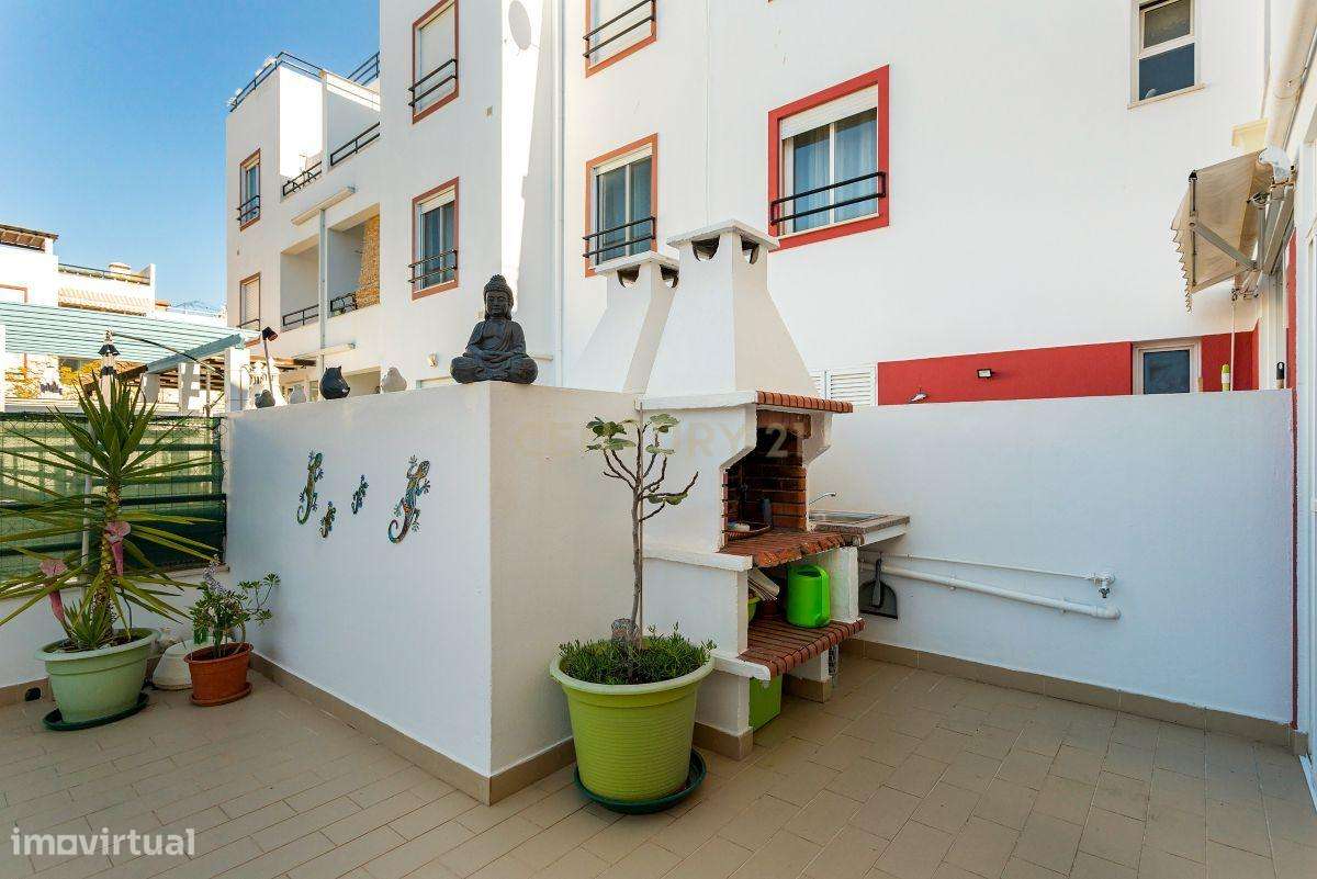 Apartamento T2 com Grandes Varandas e estacionamento no Mato Santo Esp-19