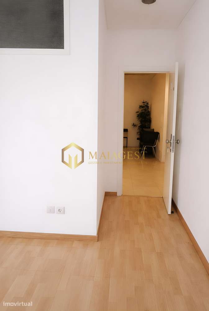 Escritório Pronto a Usar junto à Igreja da Areosa - Grande imagem: 4/7