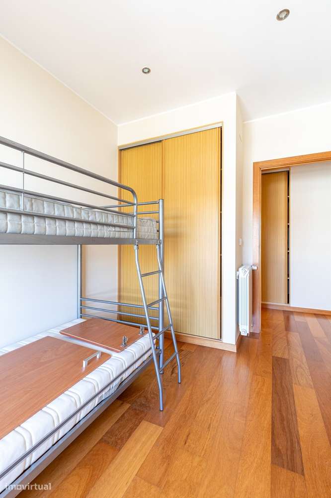 Fantástico T2 com terraço privado e lugar de garagem-7