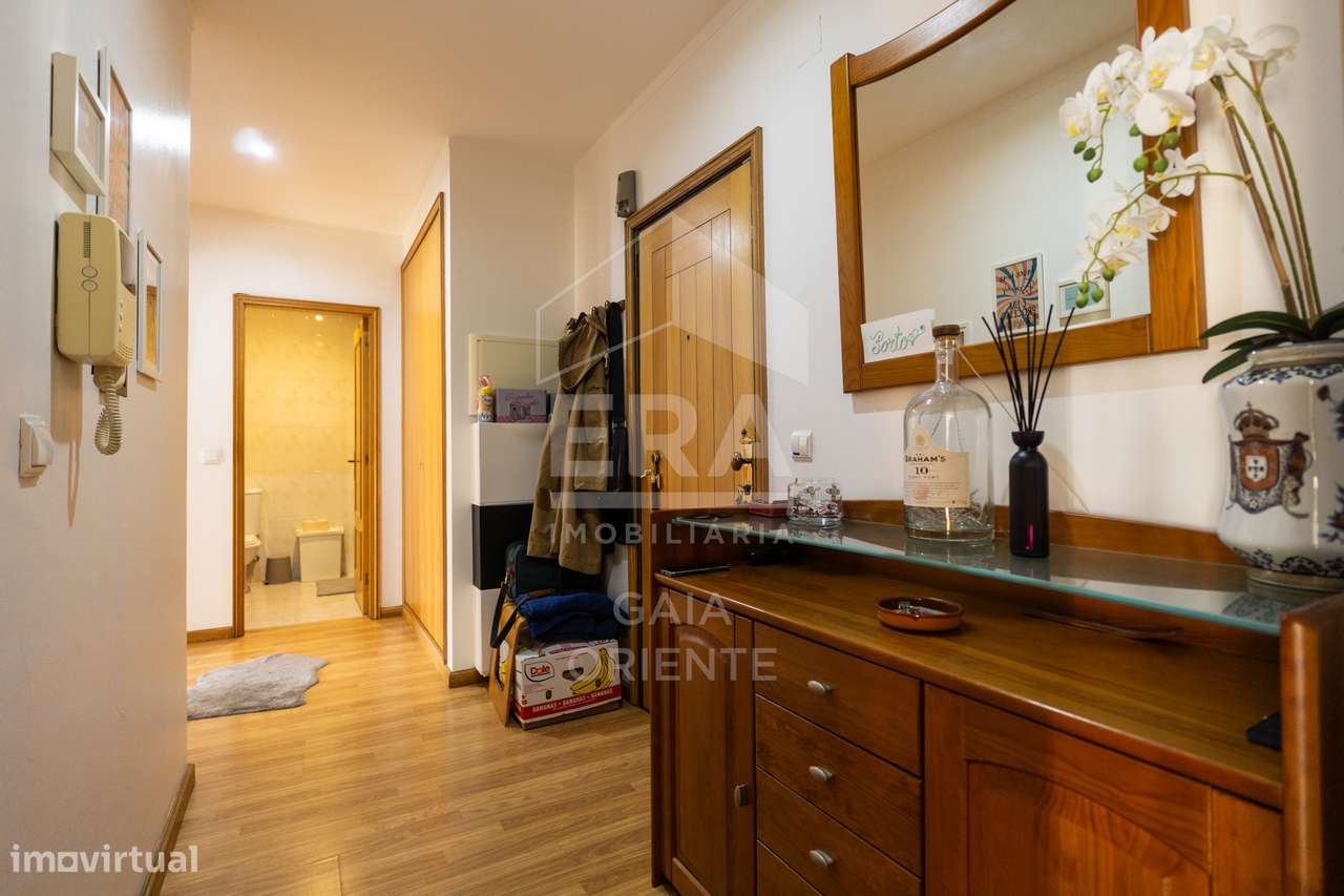 T2 com garagem e varanda junto à N1 – Seixezelo-16