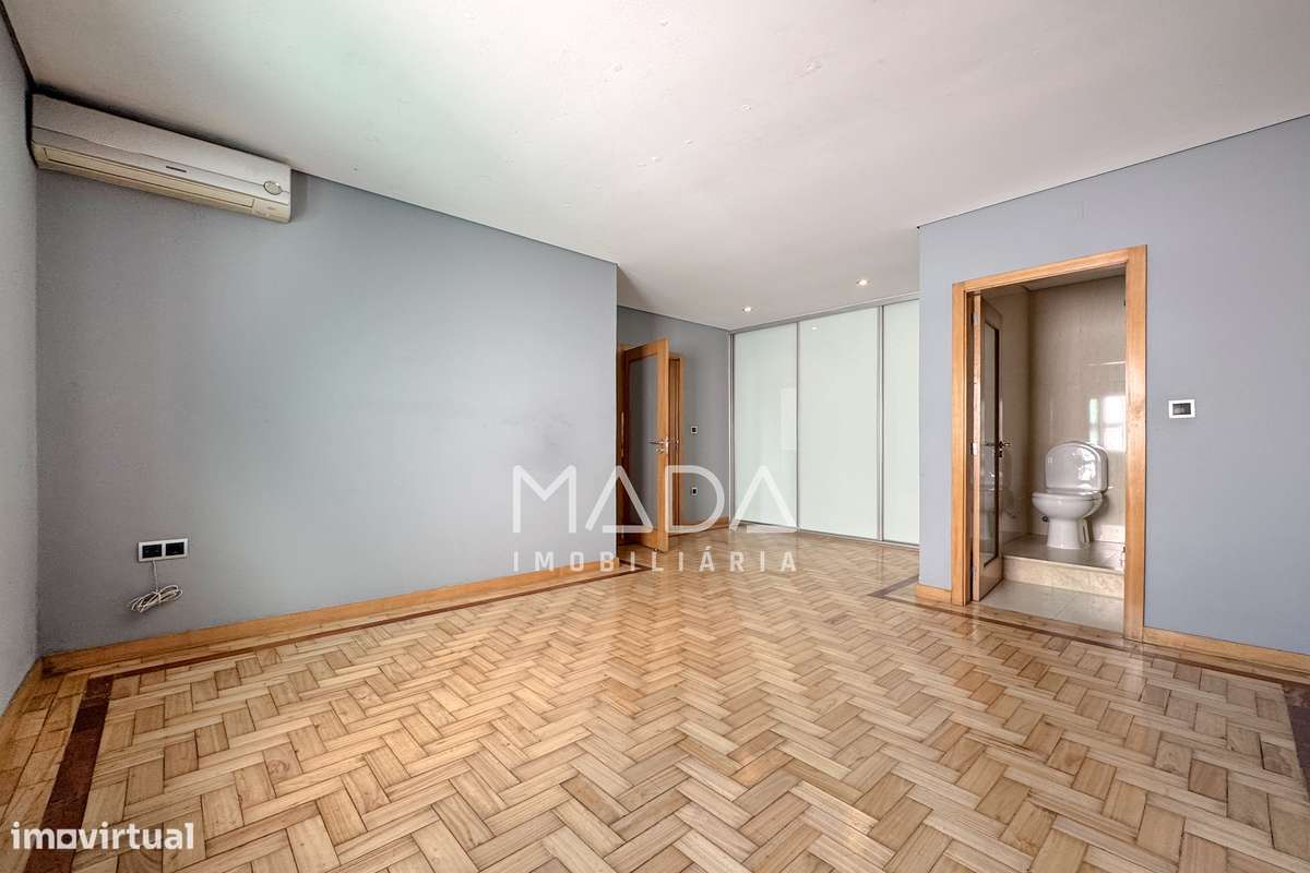 Apartamento T2+1 (último piso) c/sótão no centro histórico de Braga-15