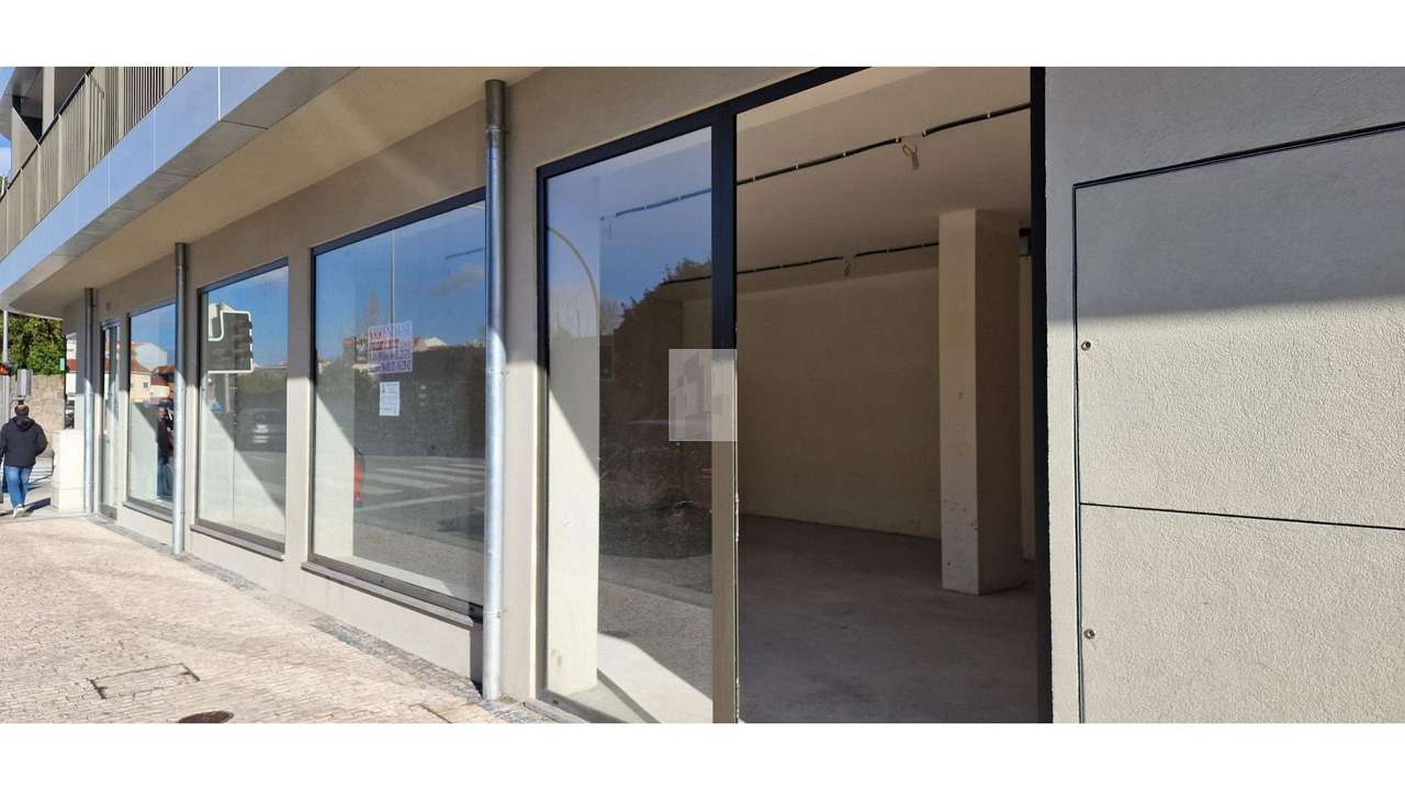 Loja - Parque Covelo - Grande imagem: 4/13