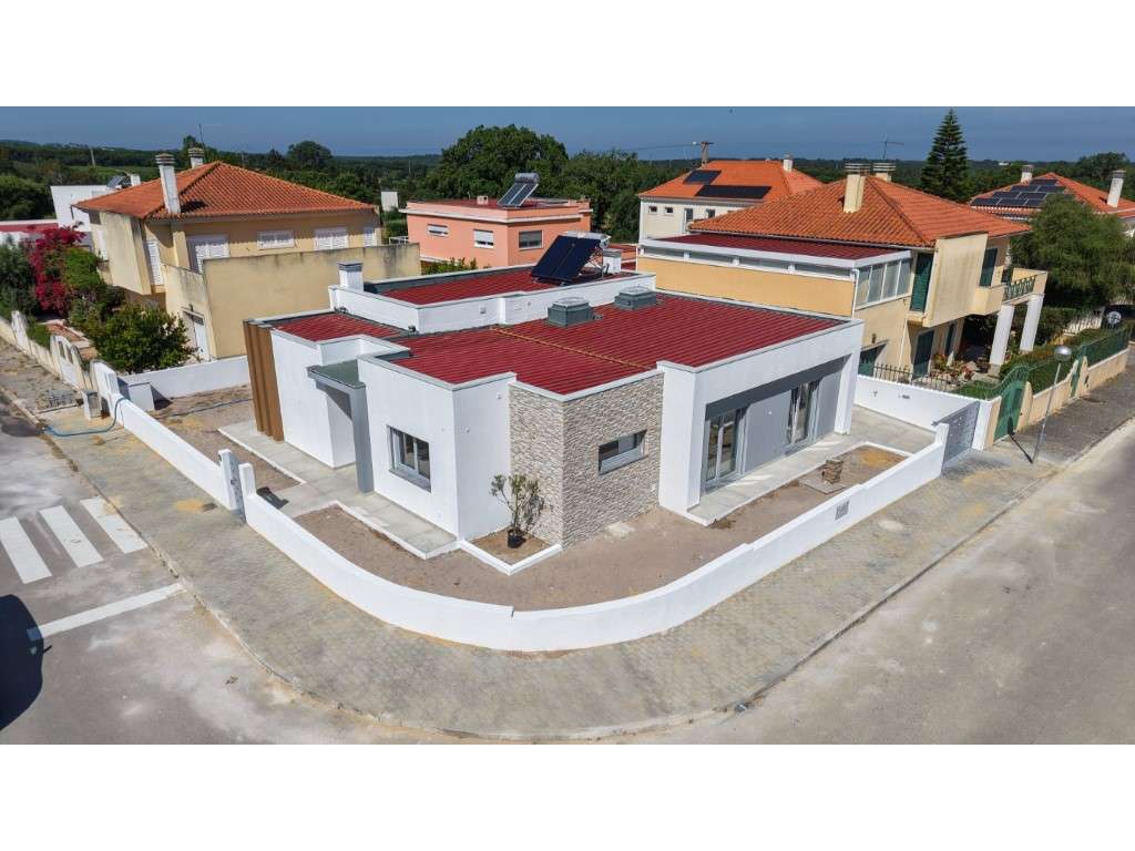 Moradia T4, térrea a Venda em zona privilegiada de Azeitão - Grande imagem: 3/29