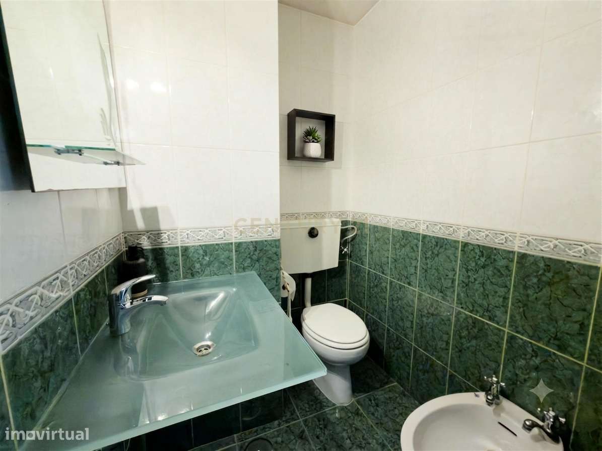 Apartamento T3 em Valbom | Garagem | Arrumos | Excelente Exposição Sol-7