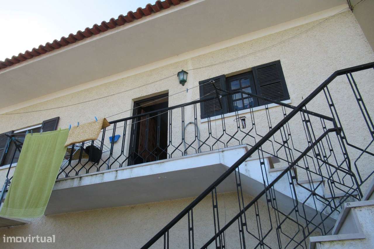 MORADIA ISOLADA COM COMÉRCIO E MORADIA DE R/C.-22