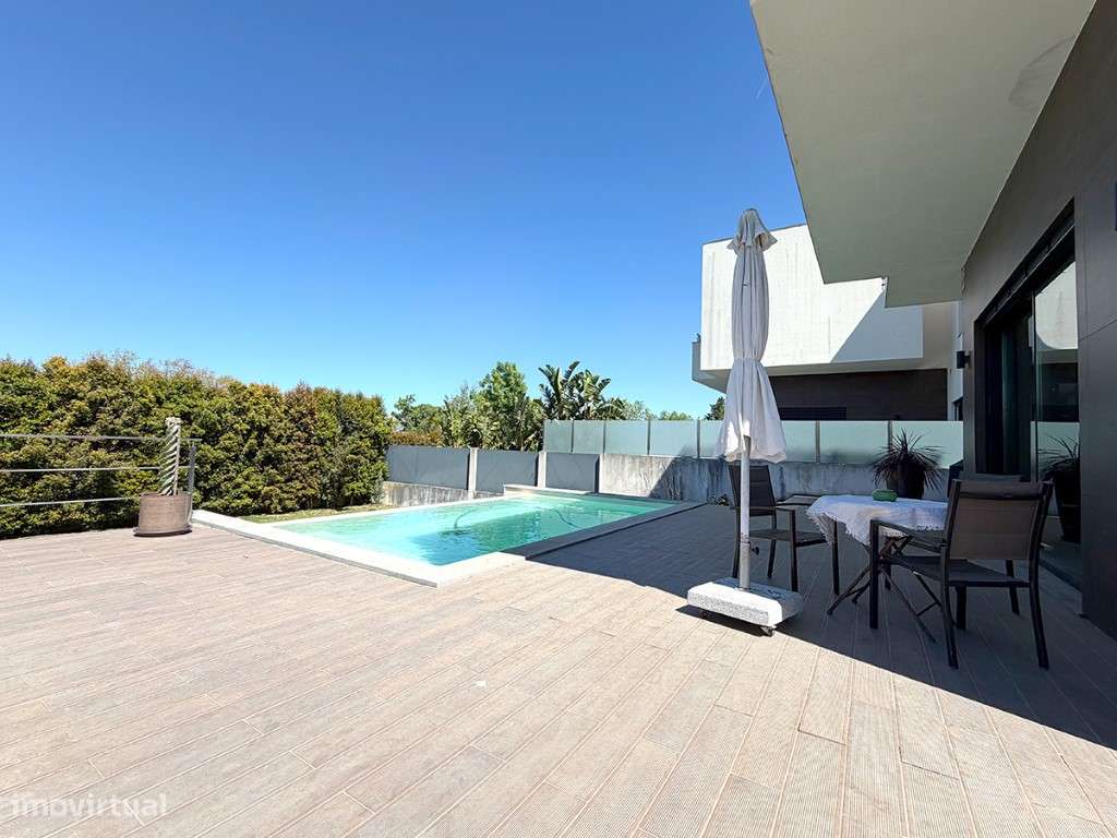 Moradia T4+1 moderna à venda em Picheleiros, Azeitão-36