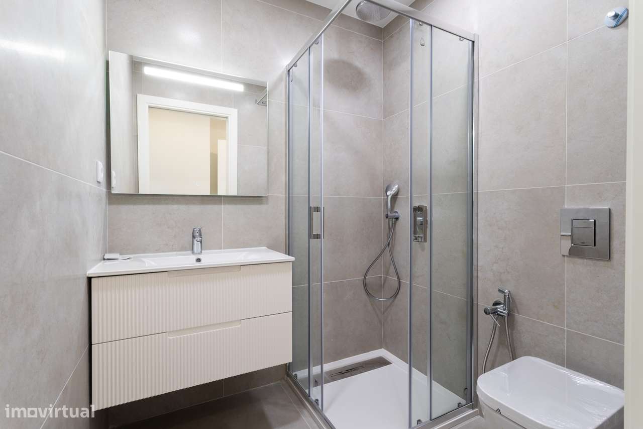 Apartamento T3 Novo a Estrear | 3 Suites | Vista Rio | Garagem Box | C-21
