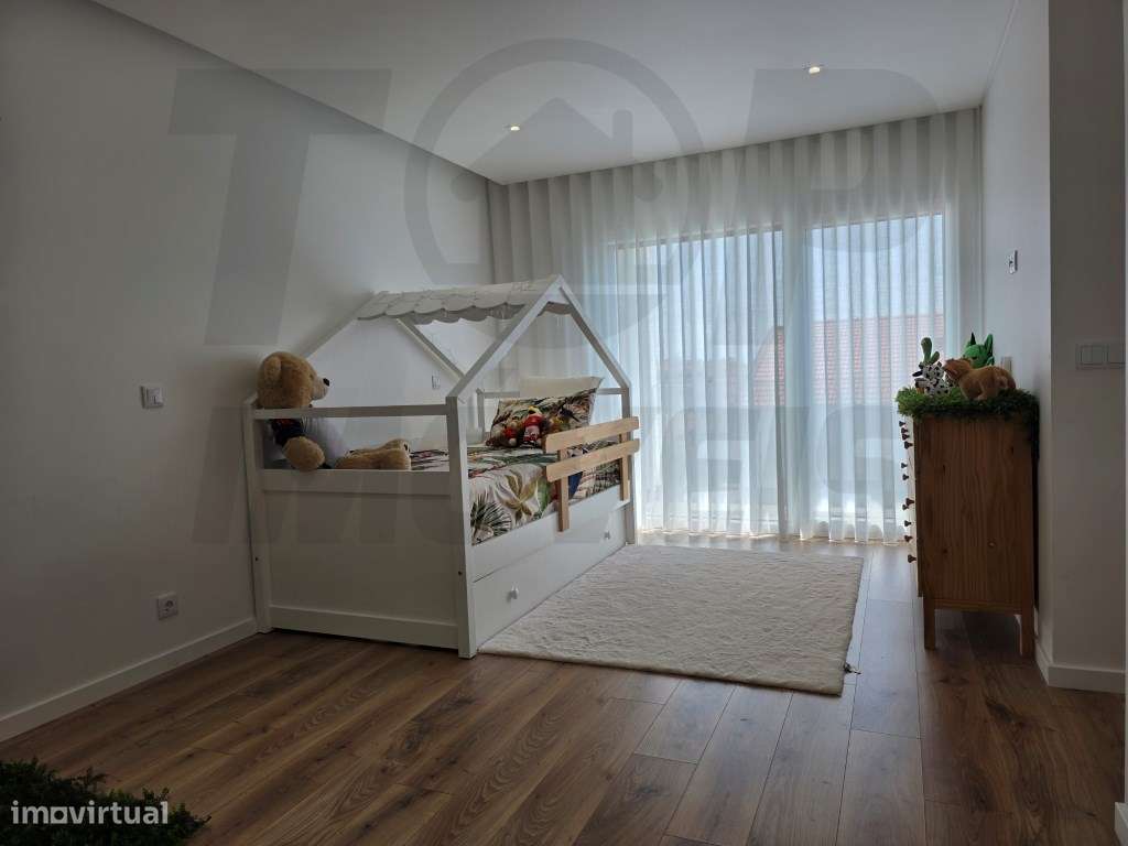 Moradia de Luxo V6 com Piscina, Terraço e Acabamentos de Alta Quali...-17