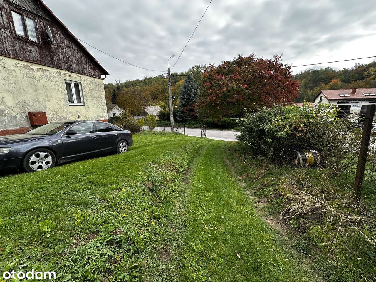 DOM Z ZABUDOWANIAMI GOSPODARCZYMI na 18-arowej działce-3