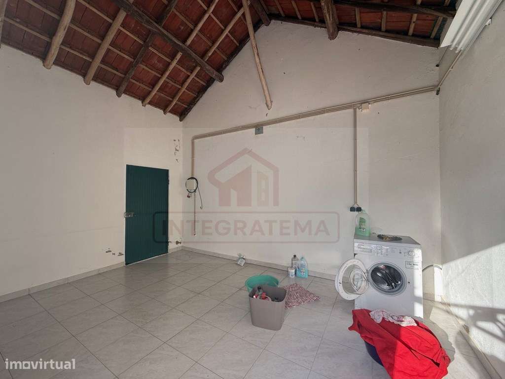 Quintinha com habitação, armazéns e terreno - Rio Maior-29