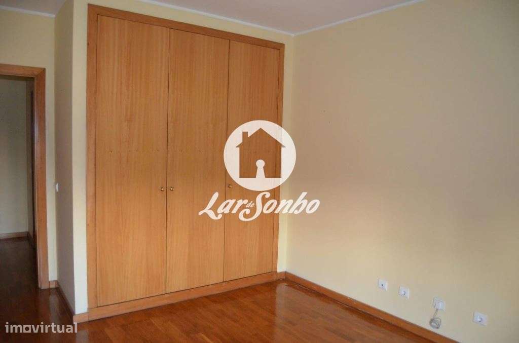 Excelente apartamento T2 no centro da Maia-9
