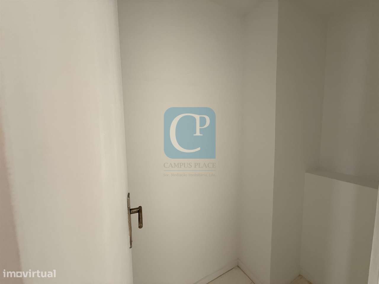 Apartamento T2 com lugar de garagem e arrumos em Vermoim na Maia-22