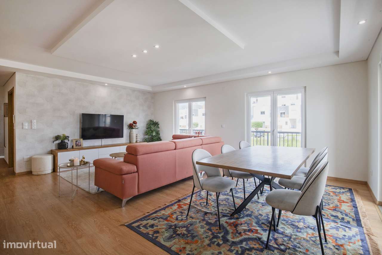 Apartamento T3 varanda estacionamento Corredoura Sesimbra-3