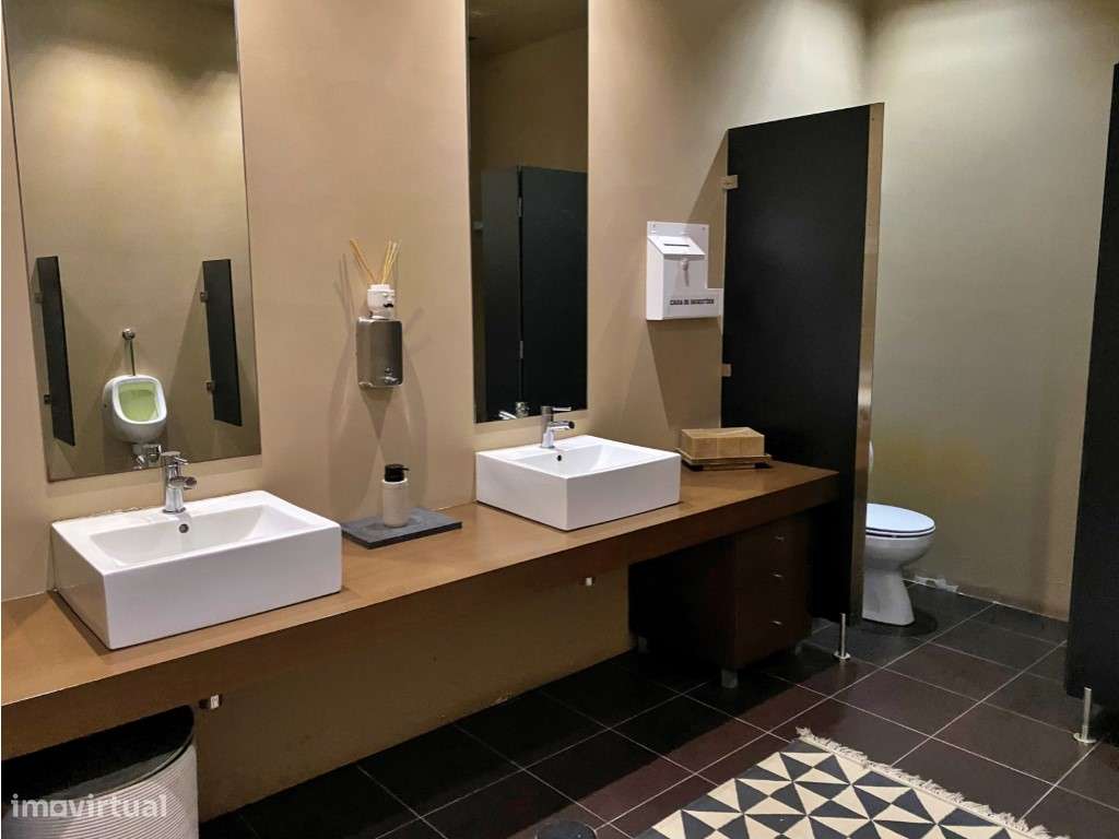 Armazém moderno com excelente localização-11