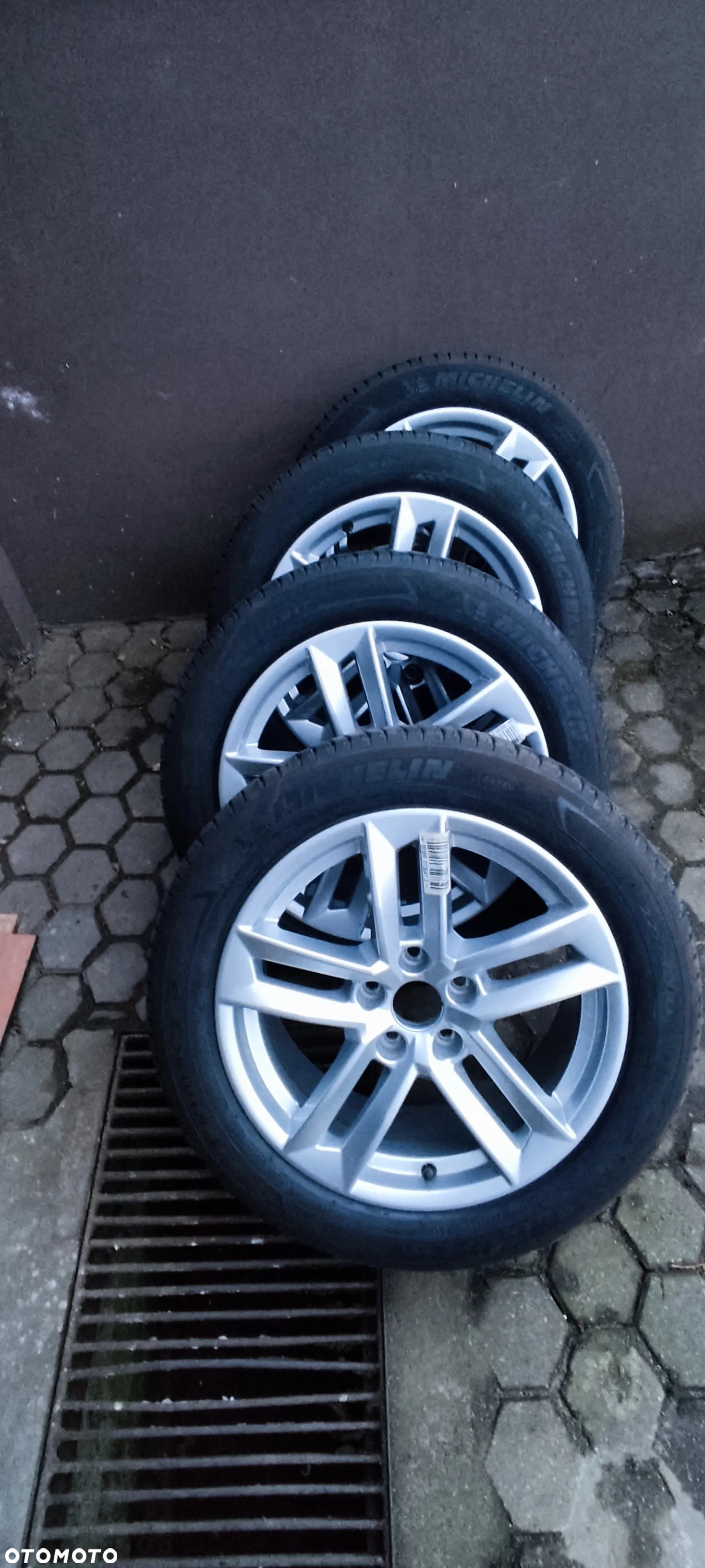 4× Felga aluminiowa Audi OE 17cali + Nowe Opon Michelin Primacy3 225/50 R17 - 4