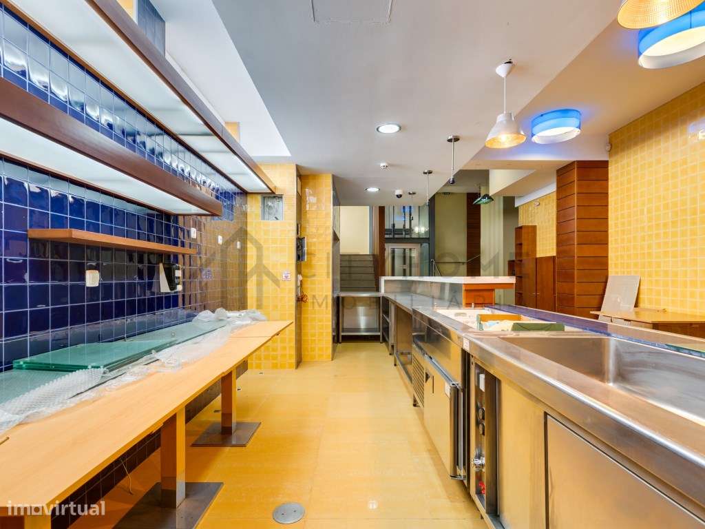 Espaço Comercial de 425m² no Coração de Faro-14