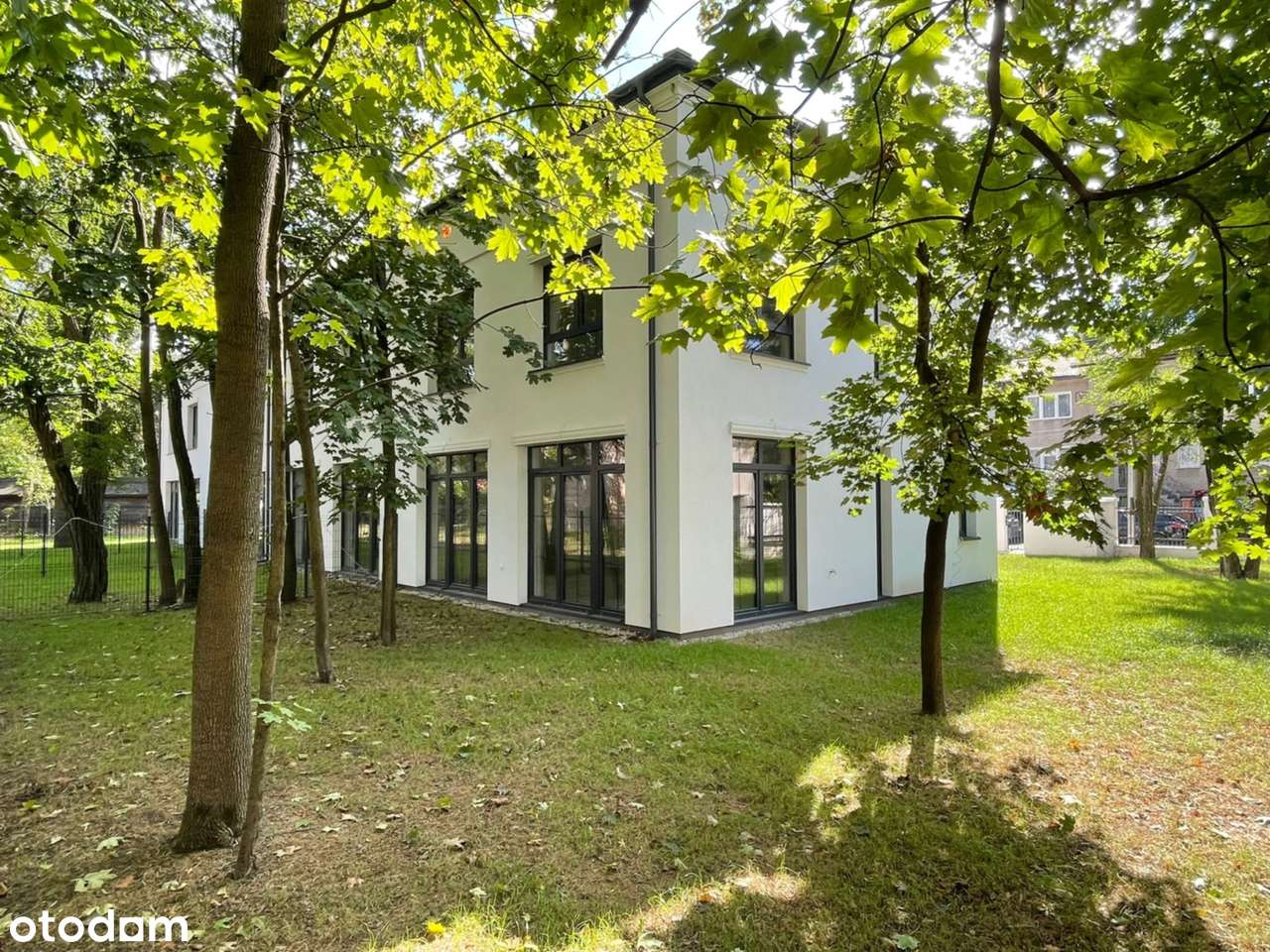 Nowoczesny dom z garażem w spokojnej okolicy-5