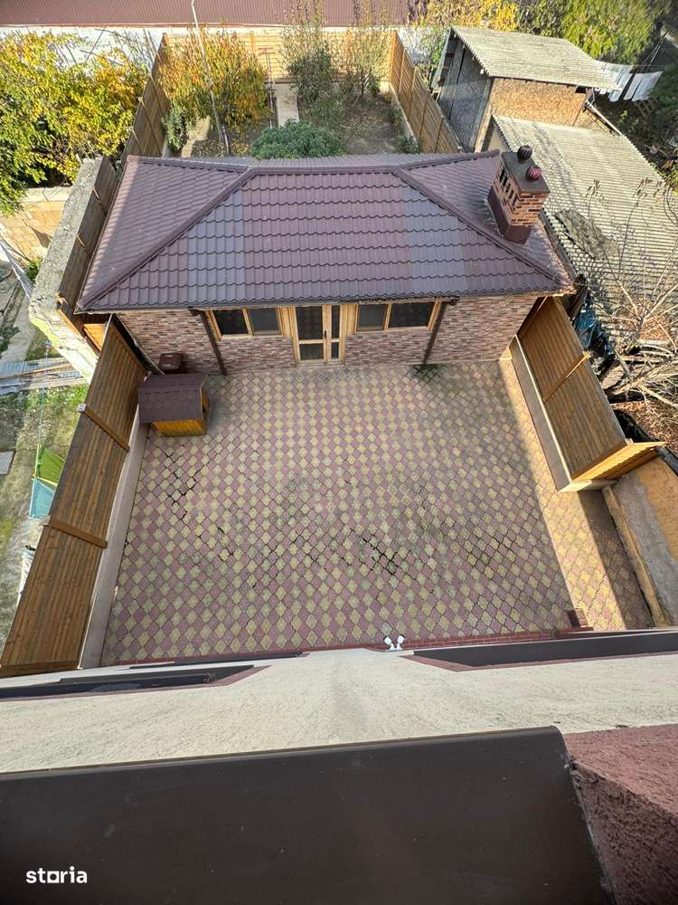 Casă de vânzare + 2 spații comerciale funcționale + foișor acoperit - Imagine principală: 5/20