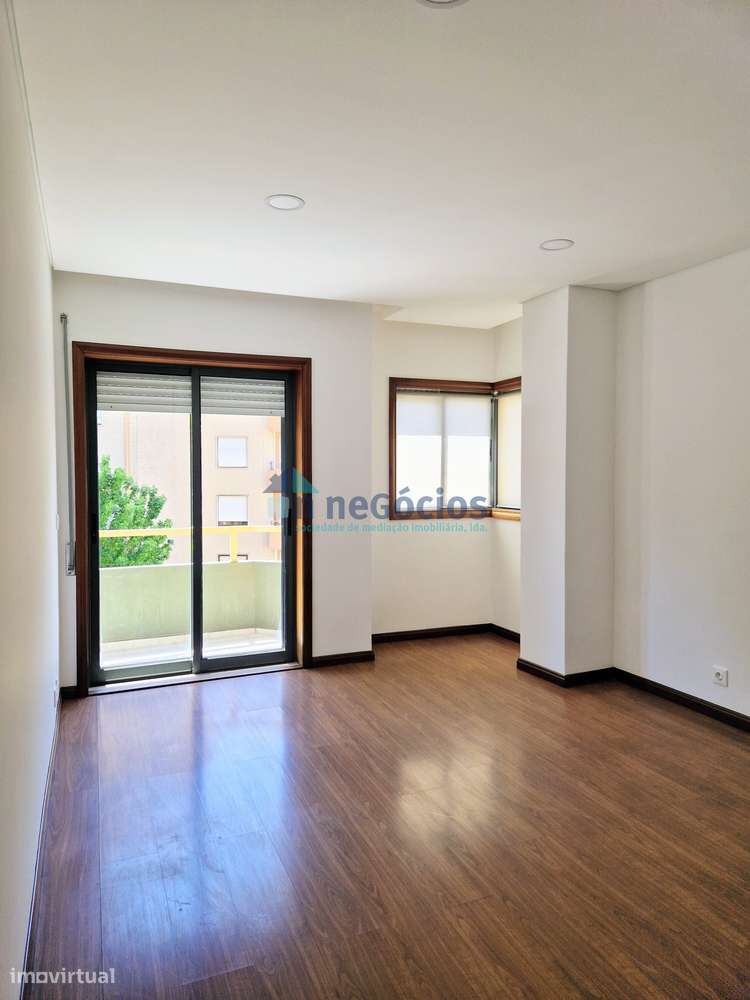 Apartamento T2 em excelente estado! Garagem fechada-11