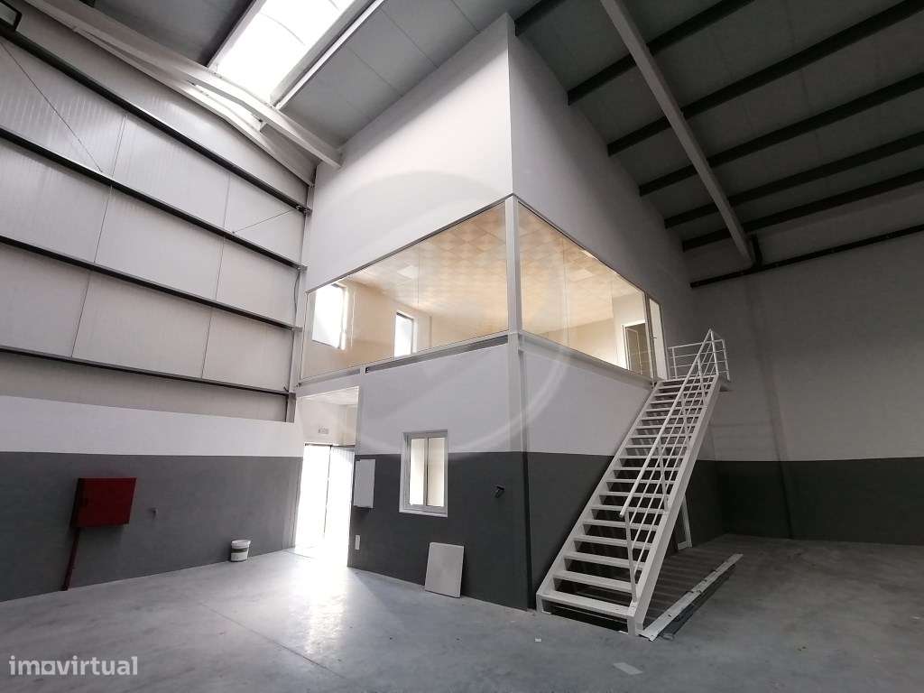 Armazém Novo com 505 m2 em Amorim na Póvoa de Varzim - Grande imagem: 3/27