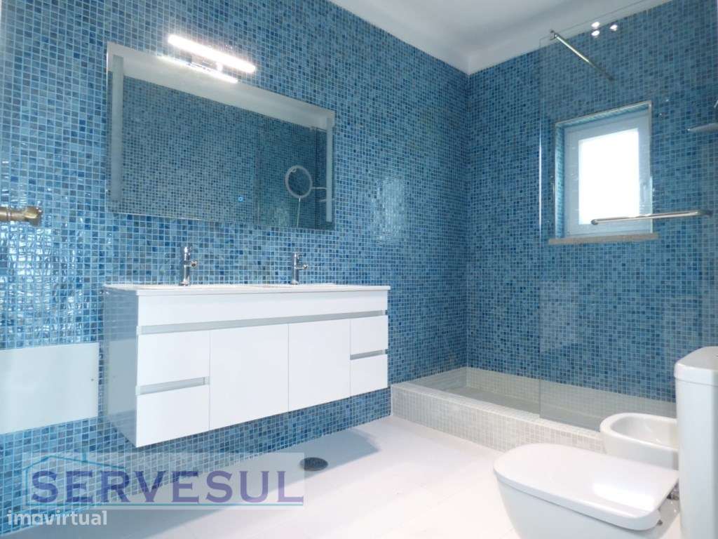 Espaçosa moradia de 2 pisos composta por 4 quartos com piscina e vi...-20