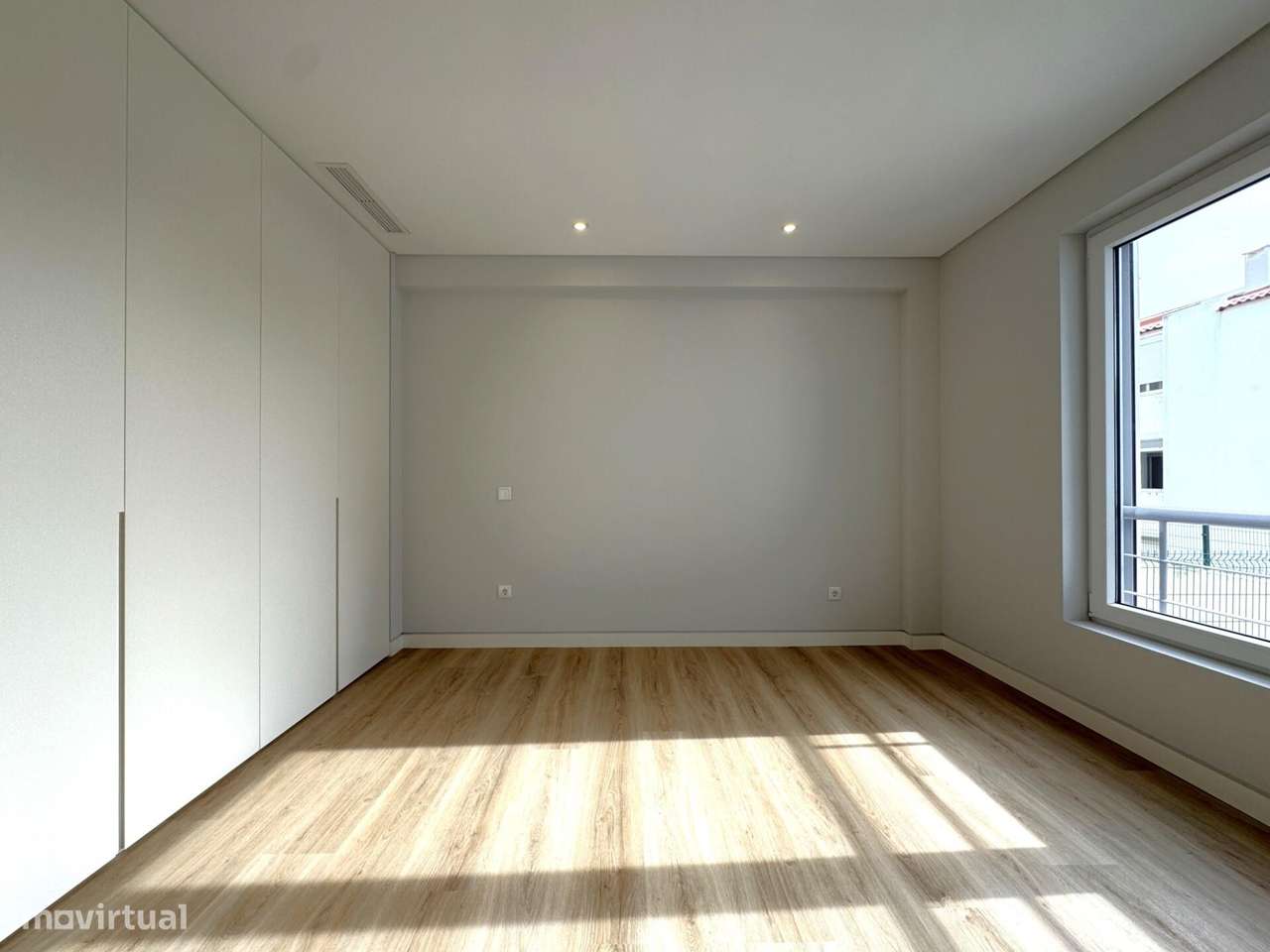 Apartamento T3 novo com estacionamento no centro de Carcavelos-34