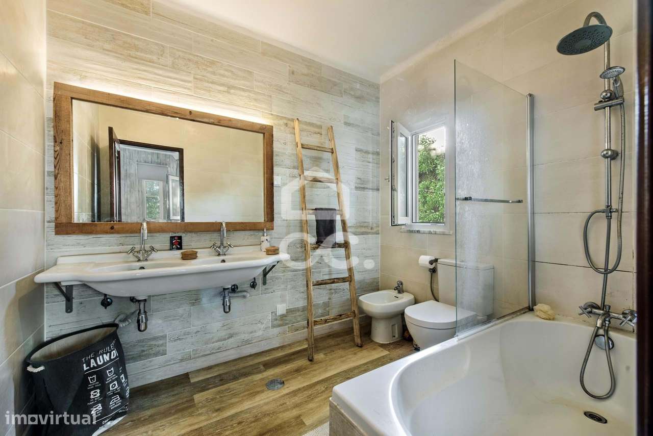 Moradia T4 independente com piscina e terreno em Alcantarilha-16