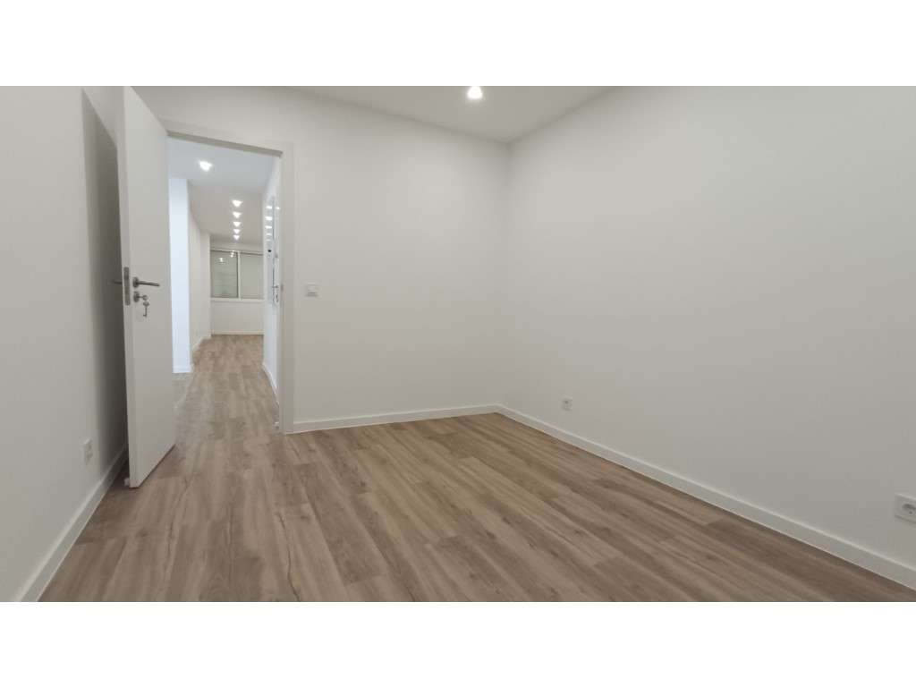 Apartamento T3 REMODELADO | Centro do Cacém-15