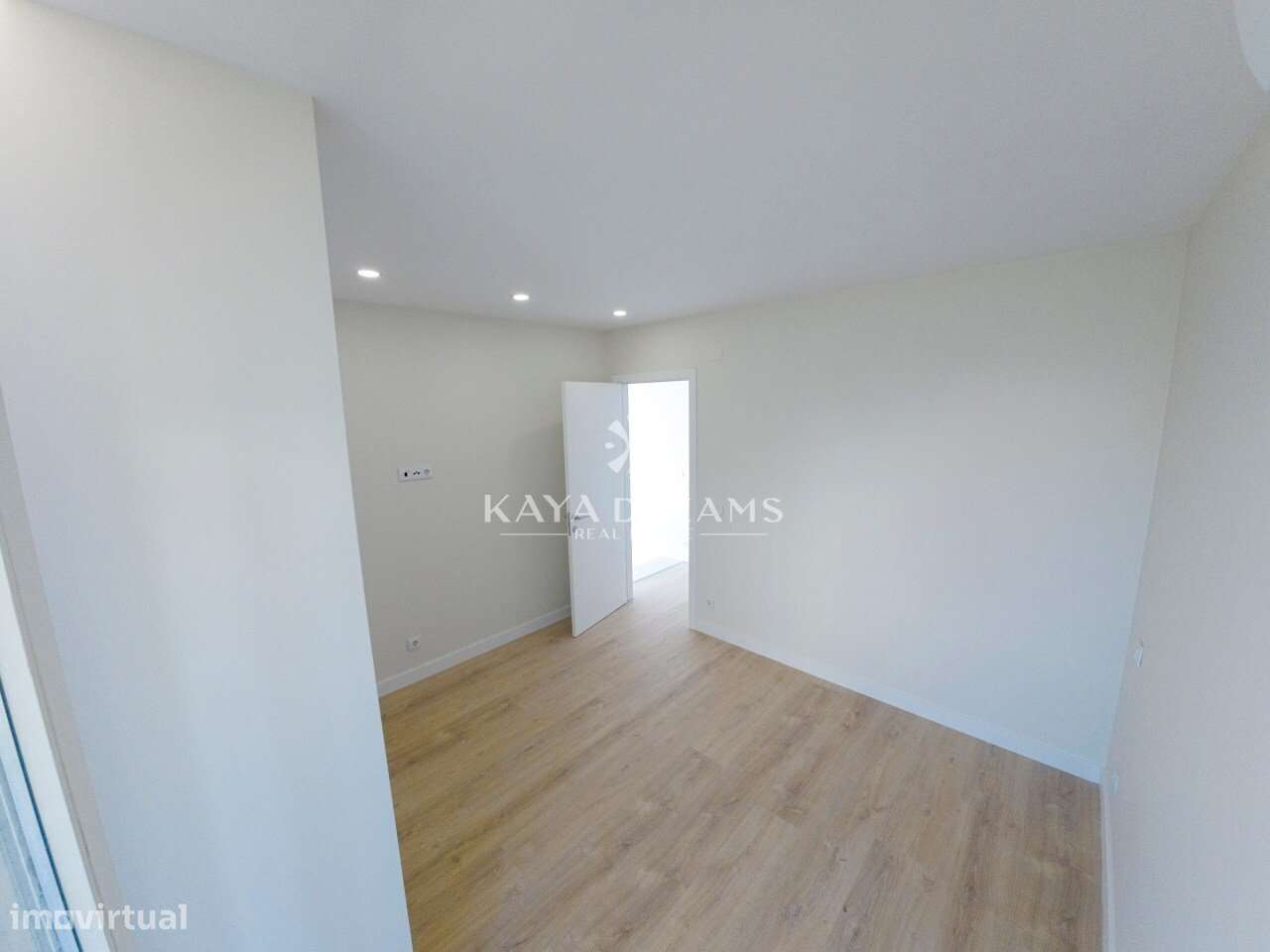 Moradia Nova T5 no Bairro do  Trigache em Famões, Odivelas-13