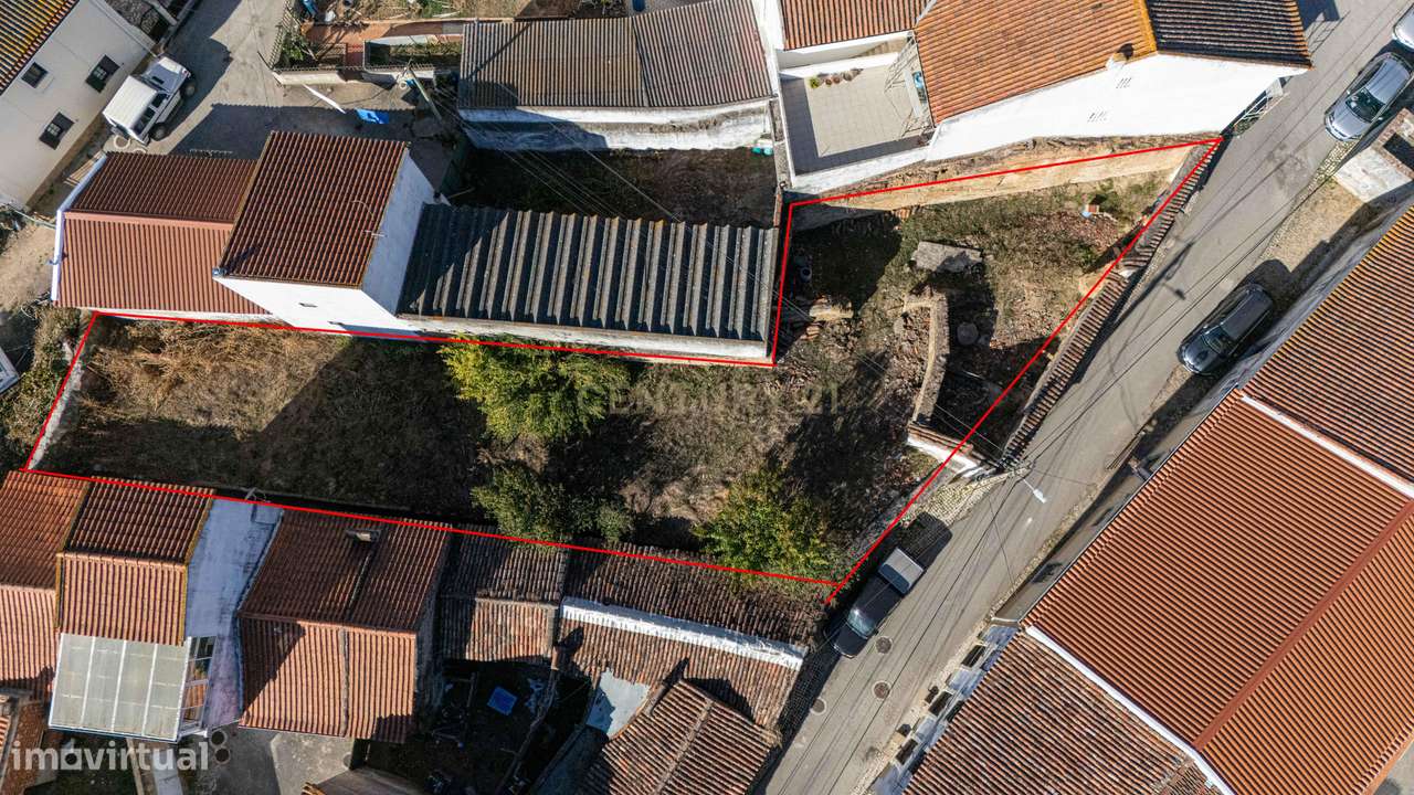 Prédio Urbano em Ruína em Labrugeira-16