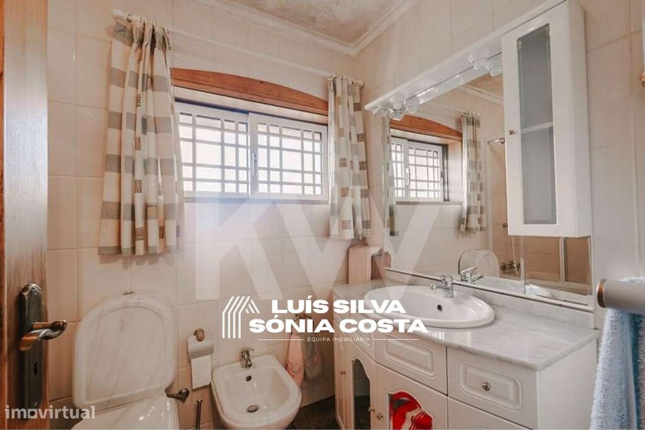 Moradia Independente T6 c/ Anexos, Armazém e Terreno p/ Construção-20