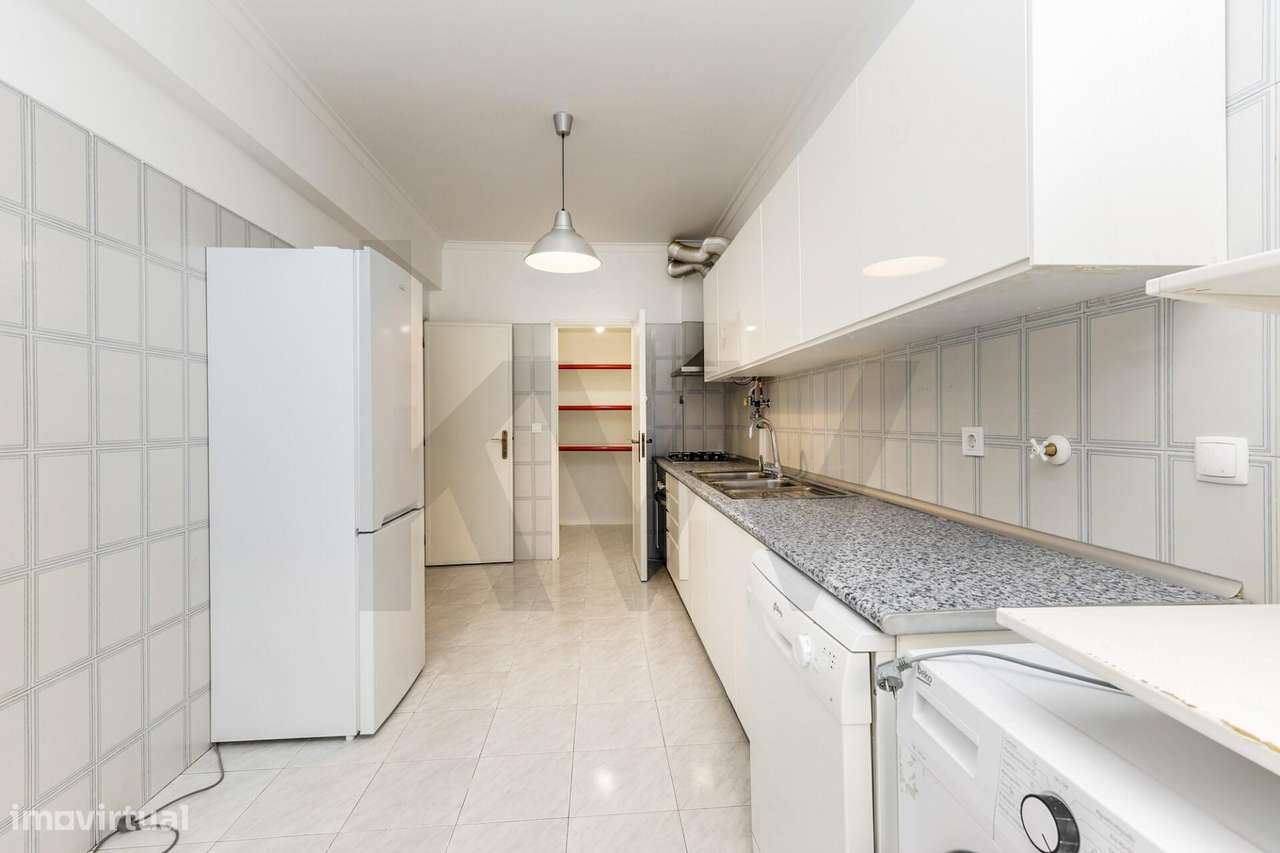 Apartamento T2 com suite e garagem em Campo de Ourique - Grande imagem: 2/21