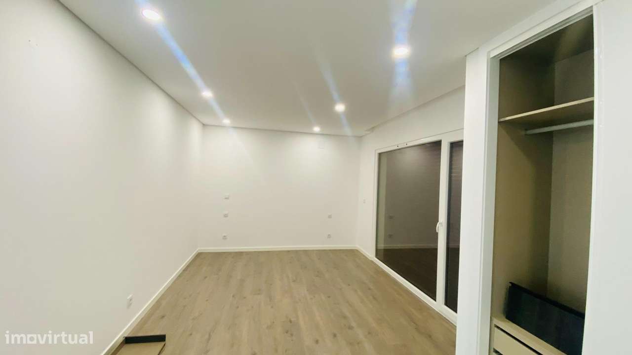 MORADIA T4 FERNAO FERRO-11