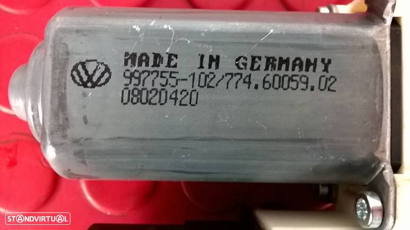 Motor Elevador Trás Direito - 5K0959704C / 914105-132 / 997755-102 / 774.60059.0... - 4