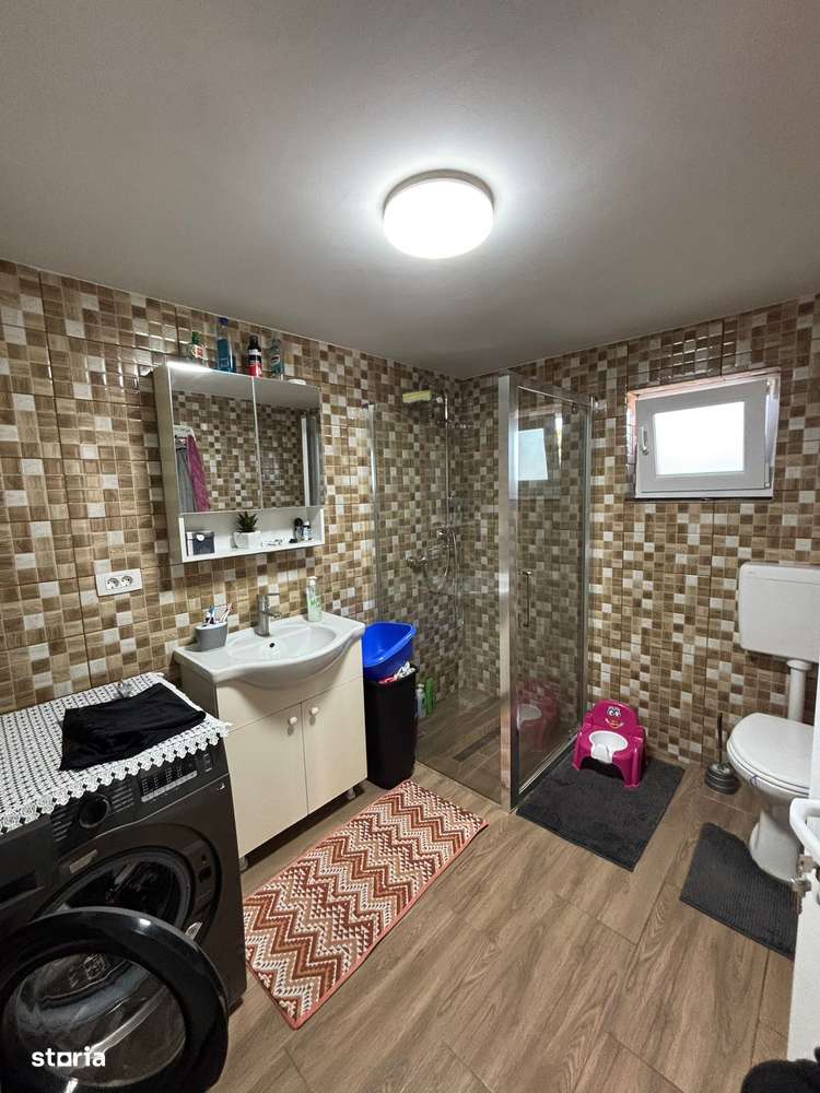 De vanzare 2 case intr-o curte, suprafata Teren 1100 mp - Imagine principală: 5/20