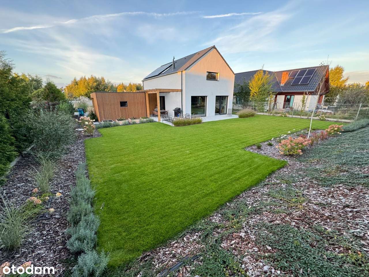 Wyjątkowy i nowoczesny dom samowytarczalny z antresolą, Lusówko-17